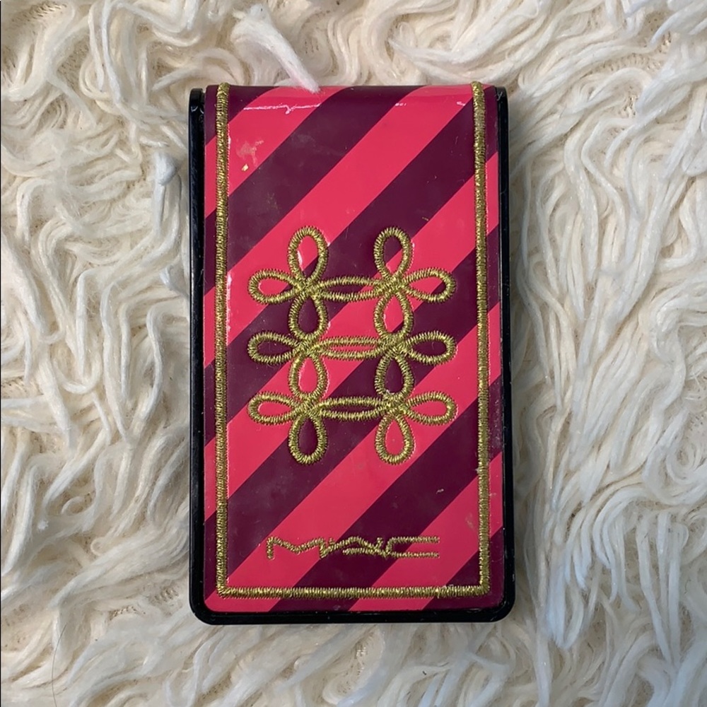 Mac nutcracker sweet peach face compact